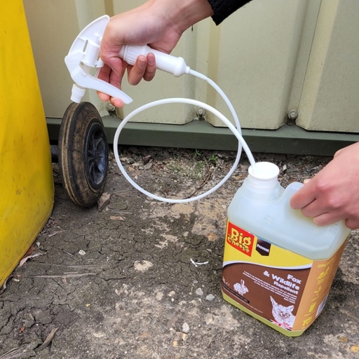 STV  Fox & Wildlife Repellent - 2L RTU Sprayer Kit