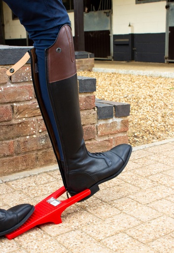 Red  Gorilla - Grooming  - Boot Jack