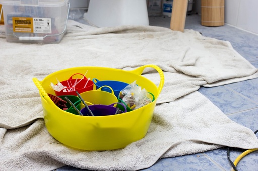 Red  Gorilla - Gorilla Tubs & Recycled Black Tubs - Mini Shallow 5L -Yellow 