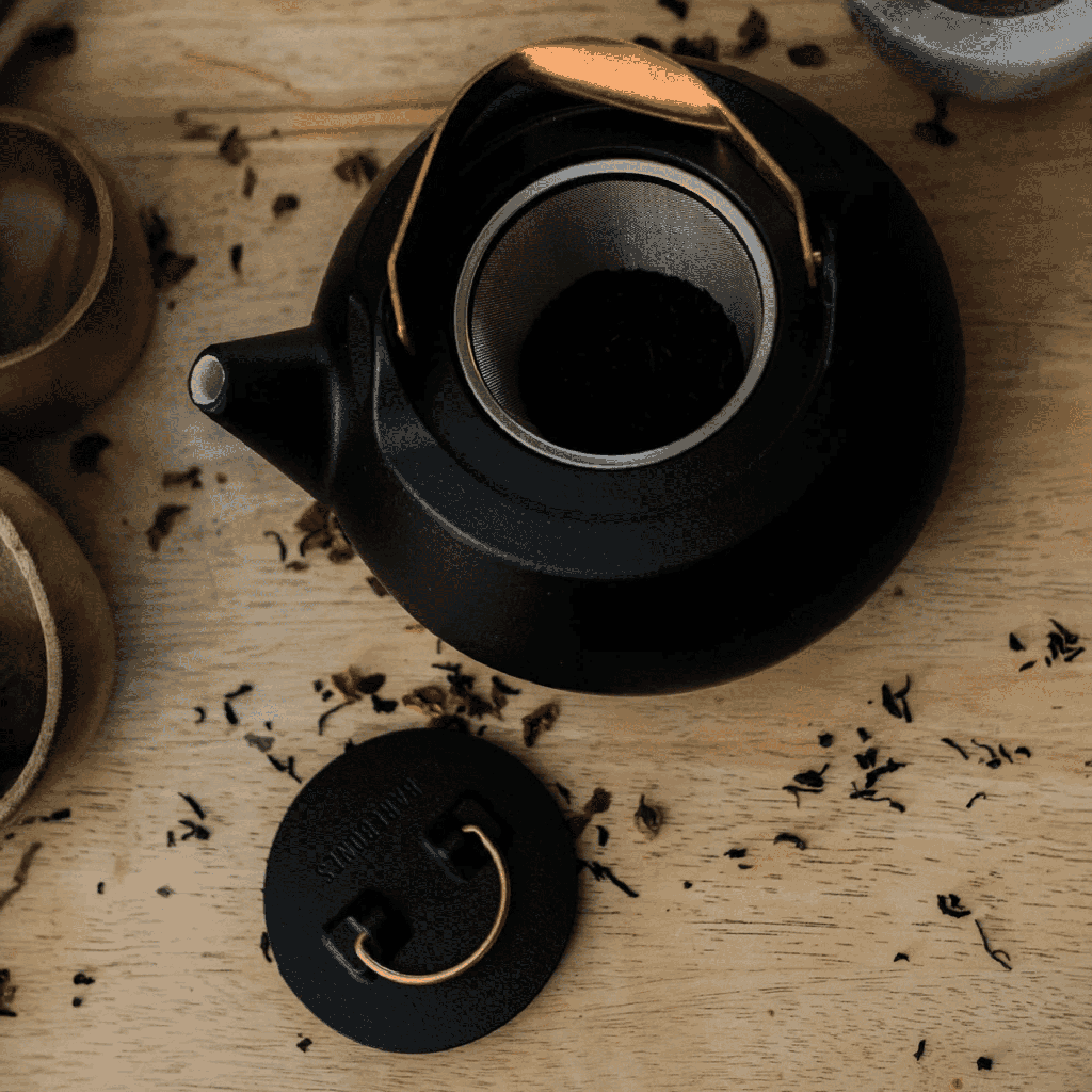 [CKW-1106] BareBones - Enamel Lined Cast Iron Teapot - Vintage White Image 
