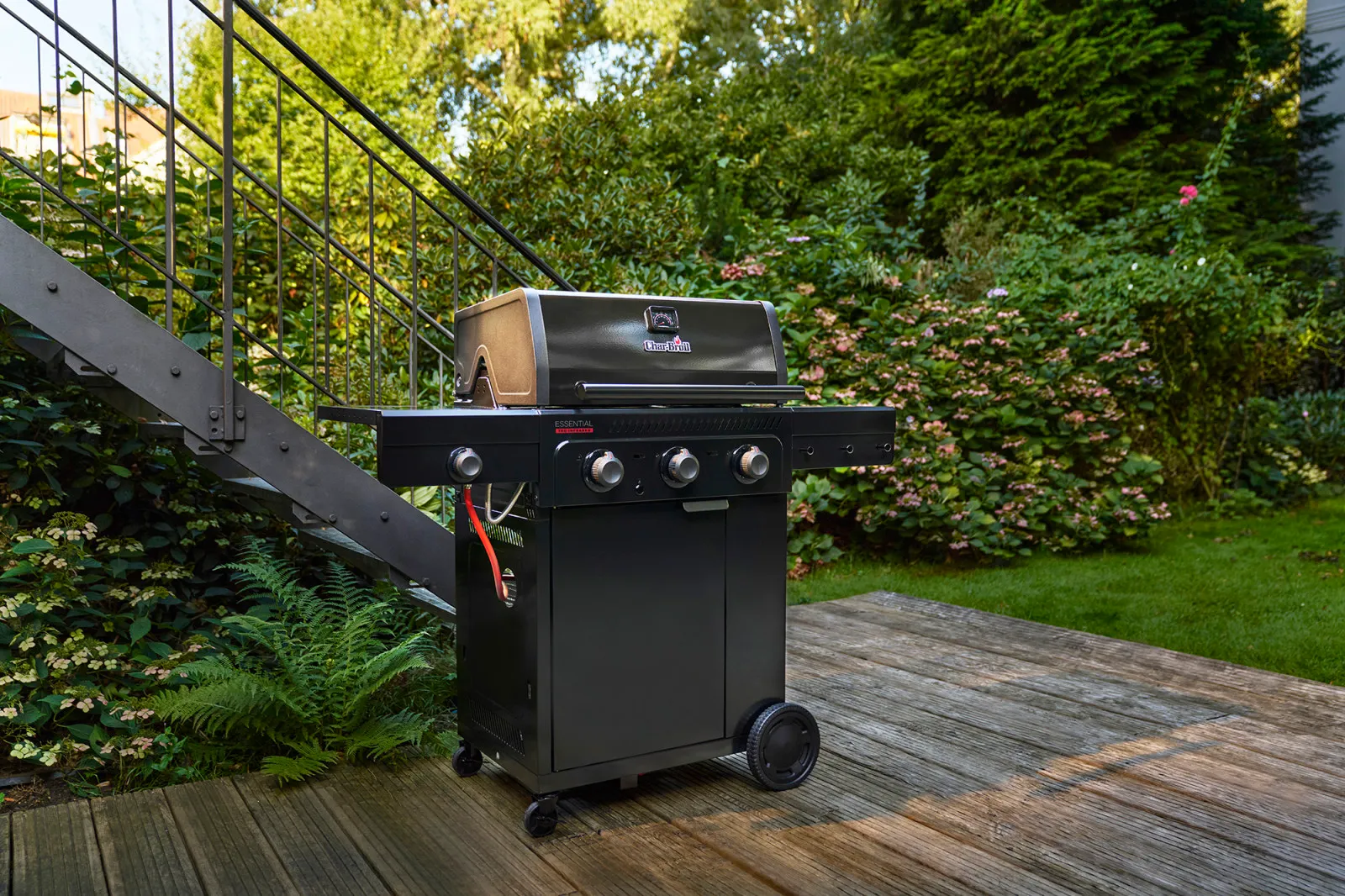 Char-Broil essential gas grill setup for outdoor backyard cooking