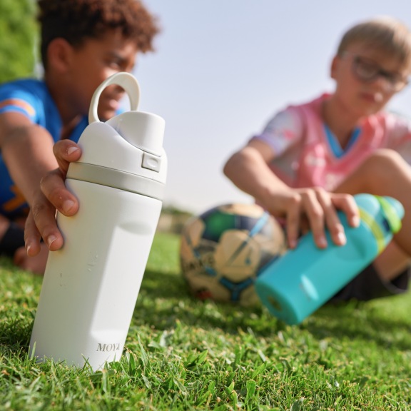 Moya reusable kids water bottle for outdoor sports and play