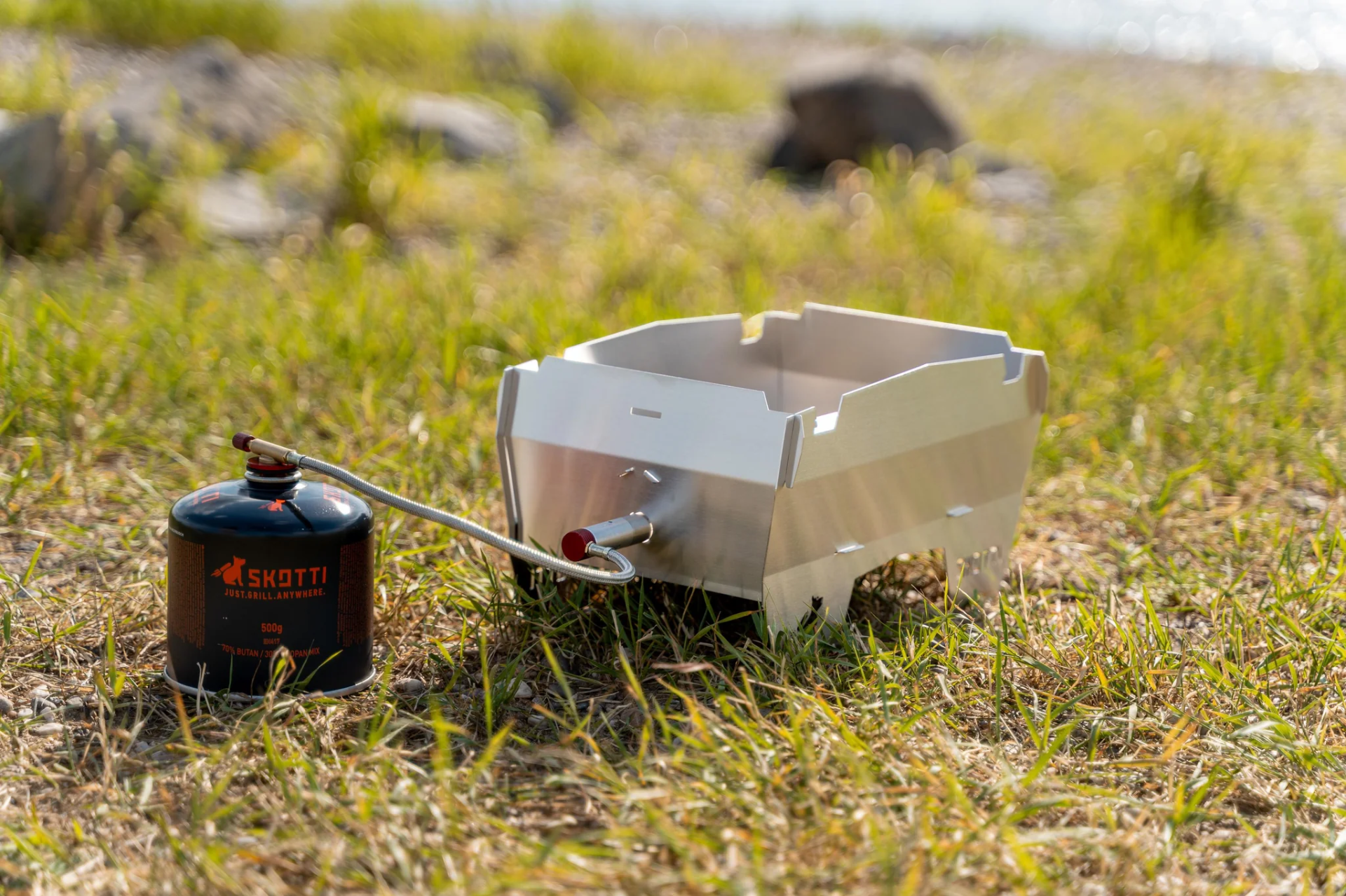 Char-Broil essential gas grill setup for outdoor backyard cooking